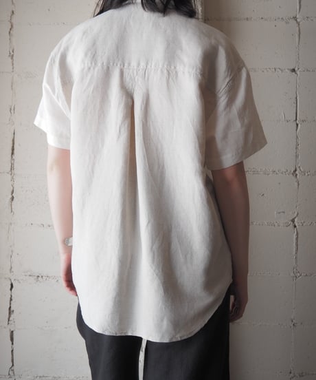 Liz wear Bicolor Linen Open Collar Shirt BE WH
