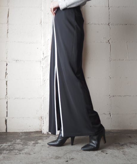 Center Line Tight Slit Easy Skirt BKWH