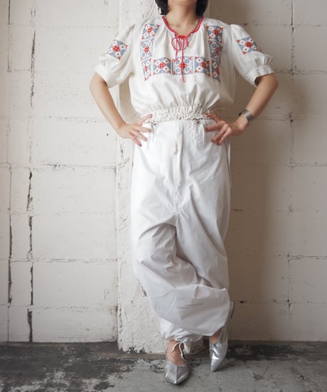 1960~70's Hangary Embroidery Blouse IVREBL