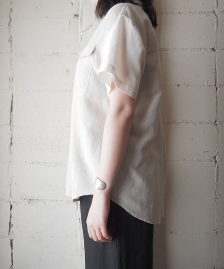 Liz wear Bicolor Linen Open Collar Shirt BE WH