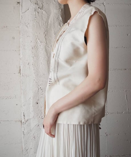 EURO Sleeveless Cutwork Blouse BE