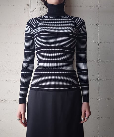 Border Rib Turtle Neck Knit BKWH