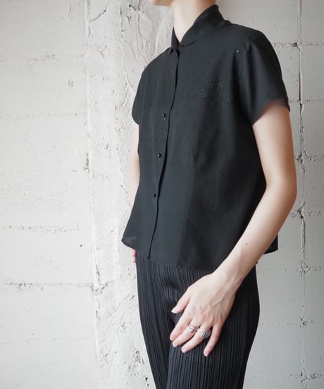 Open Callar Flower Embroidery Shirt BK