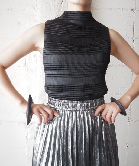 Mock Neck Sleeveless Pleats Tops BK