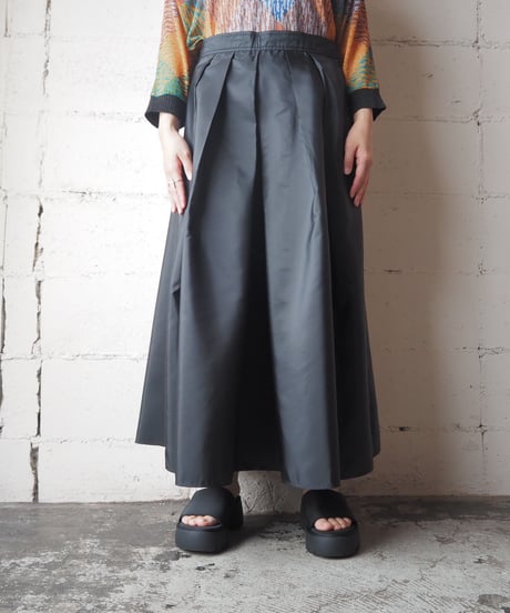 Volume Tuck Flared Skirt BK