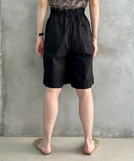 Double Tuck Short Pants BK