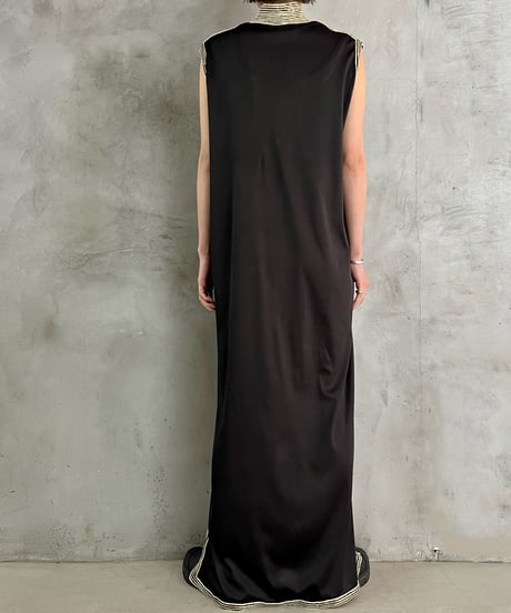 Embroidery Side Slit No Sleeve Dress BKGO