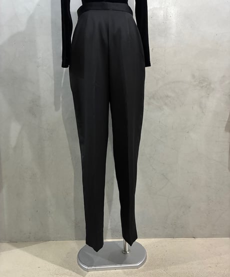 Burberrys Two Tuck Pants BK