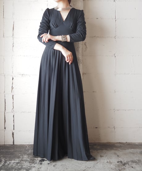 Vneck Pleated Longsleave Dress BK