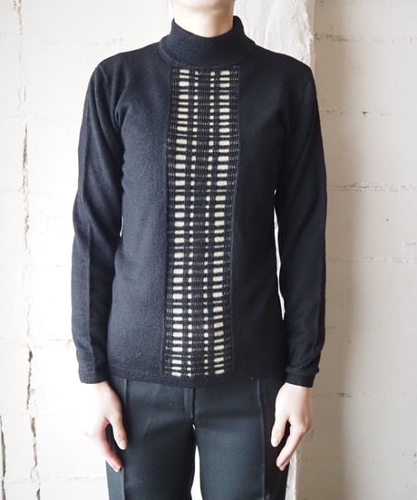 Mock Neck Design Knit BKGR