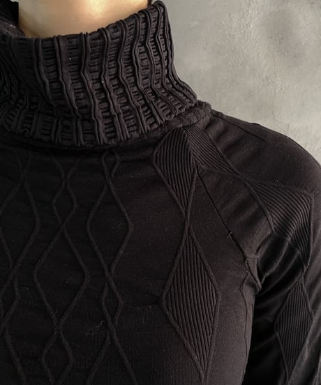 Embossed Turtle Neck Cut sew BK