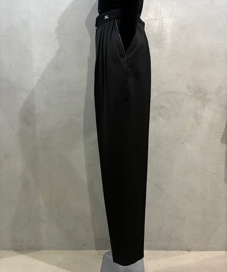 Burberrys Two Tuck Pants BK