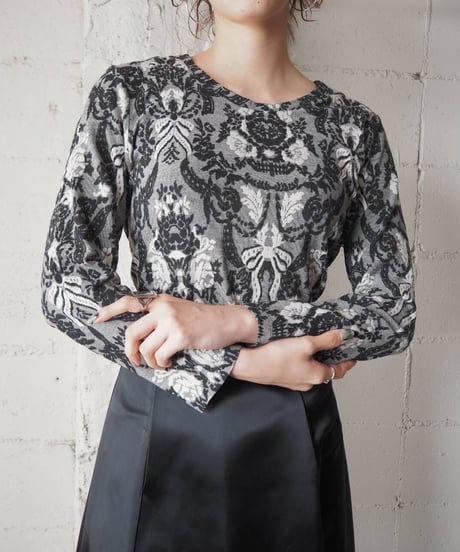 Arabesque Pattern Cutsewn BKGR