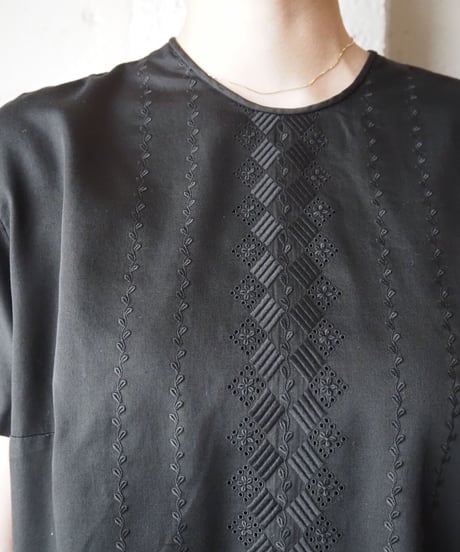 1960's Euro Cutwork Collarless Blouse BK