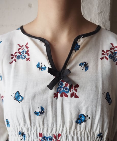 Embroidery Print Pullover Blouse IVBLRE