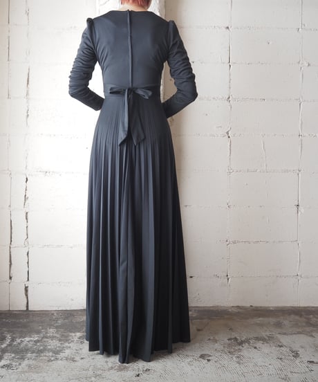 Vneck Pleated Longsleave Dress BK