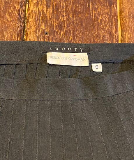 Theory Cutoff Pleated Mini Skirt DGR