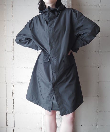 DESCENTE PAUSE Hooded Long Coat BK