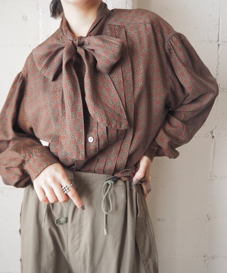 Small Pattern Boe Tie Blouse BUR