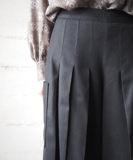 Wide Pleats Gaucho Pants BK