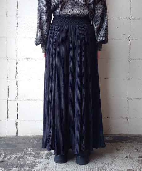 Scollop Hem Pleated Skirt BK