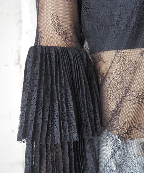 GUESS Design Sleeve Lace Blouse BK