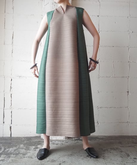 Bicolor Pleated Sleeveless Dress GNBE