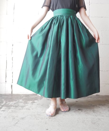 Satin Volume Tuck Flared Skirt GN