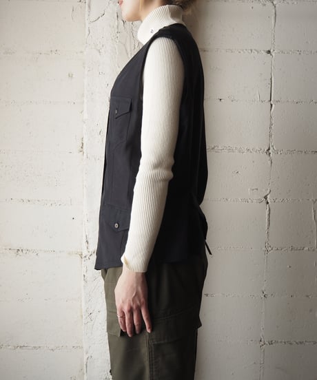 Collarless Silk Vest BK