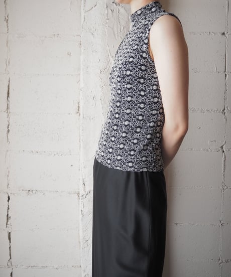 Mockneck Sleeveless Lace Cutsewn BK