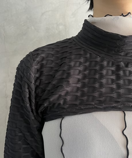 Mock Neck Emboss Short Cut Sew BK