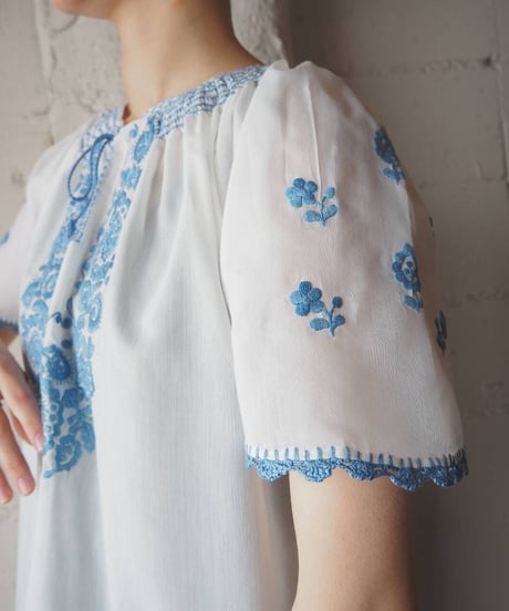 EURO Embroidery S/S Blouse WH BL