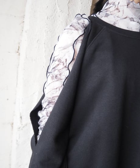 Remake Cut Out Shoulder Short Sweat BK