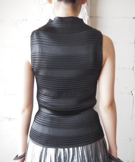 Mock Neck Sleeveless Pleats Tops BK