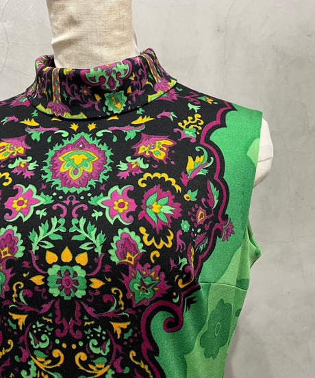 Psychedelic Pattern Mock Neck Dress GNBK