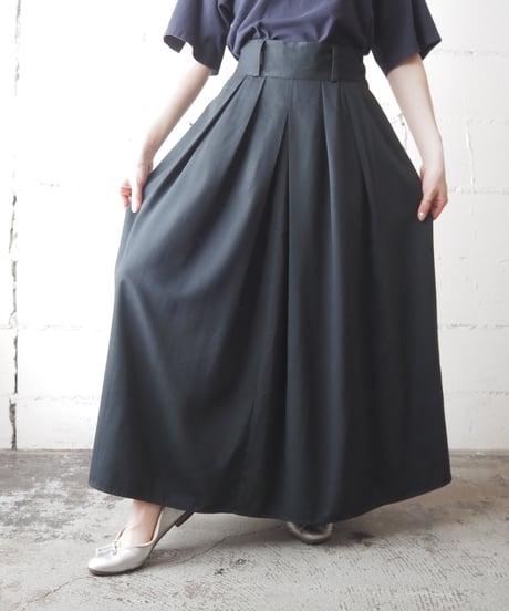 Tuck Flare Skirt BK
