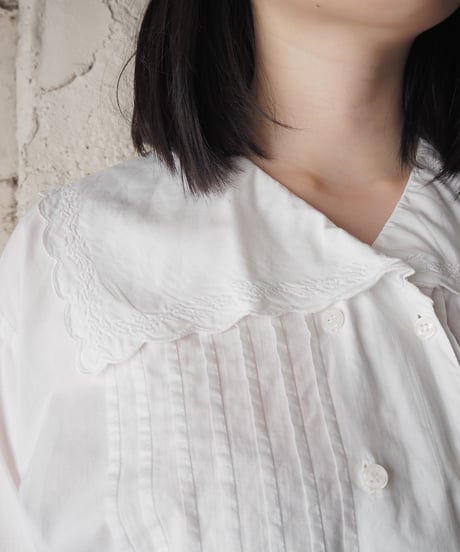 1960-70's Euro Big Collar Pintuck Blouse WH