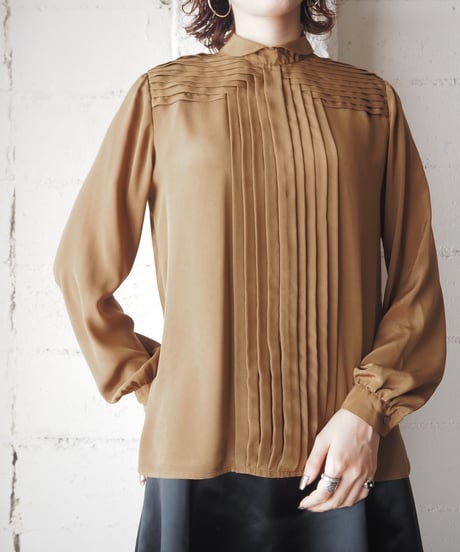 Round Collar Pleated Design Blouse CM
