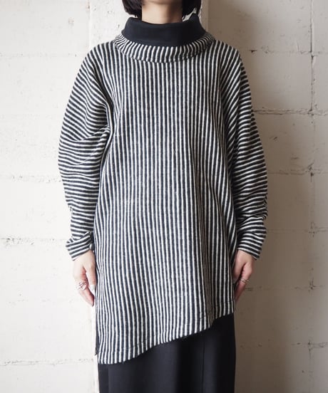 Asymmetry Stripe Turtle Knit BKWH