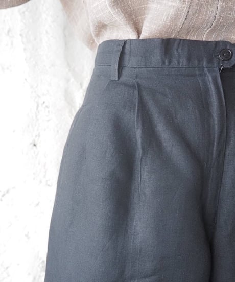 Linen Tuck Shorts BK