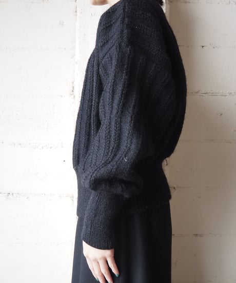 Design Neck Volume Sleeve Knit BK