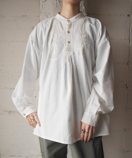 Embroidery Pullover Shirt WH