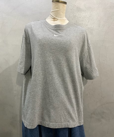 NIKE Logo Stitch Tee GR