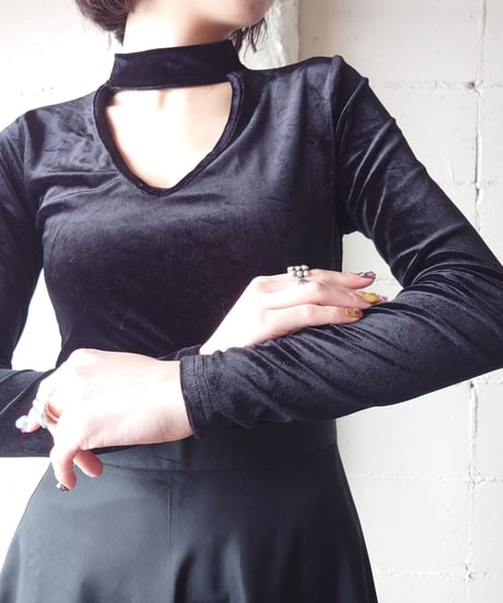 Velour Peekaboo Cutsewn BK