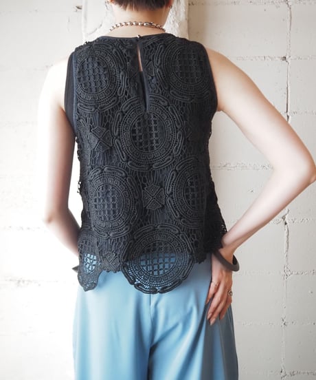Sleeveless Lace Blouse BK