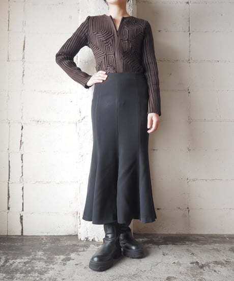 Tuck Mermaid Flare Skirt BK
