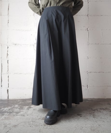 Volume Tuck Skirt BK