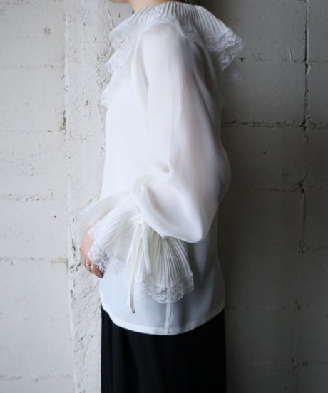 Pleated Lace Collar Blouse WH