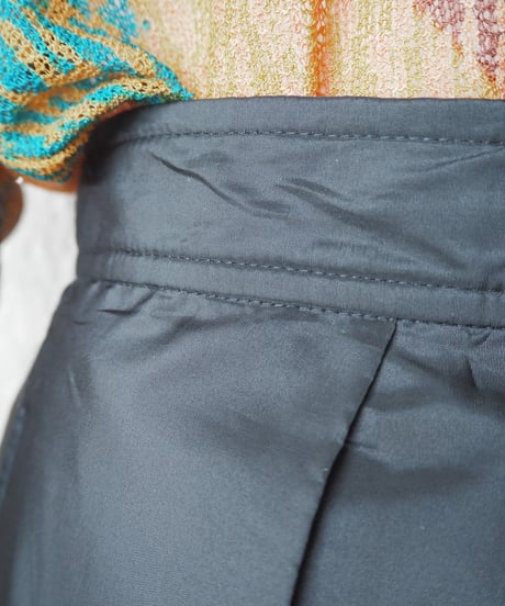 Volume Tuck Flared Skirt BK