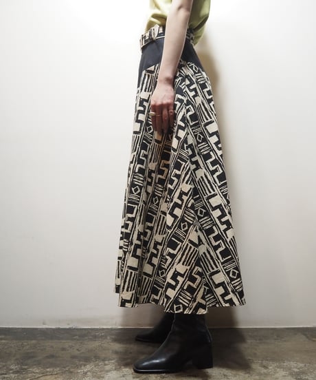 Yoke Waist Pattern Skirt BK
